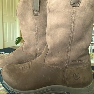 Ariat 8.5 Women’s Waterproof All-Terrain Pull-On Boots